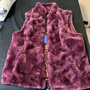 Faux Fur reversible vest wine colored